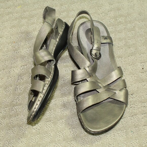 Clarks Artisan Women's Size 8M Pewter Leather Strappy Slingback Flat Sandals - Picture 1 of 6